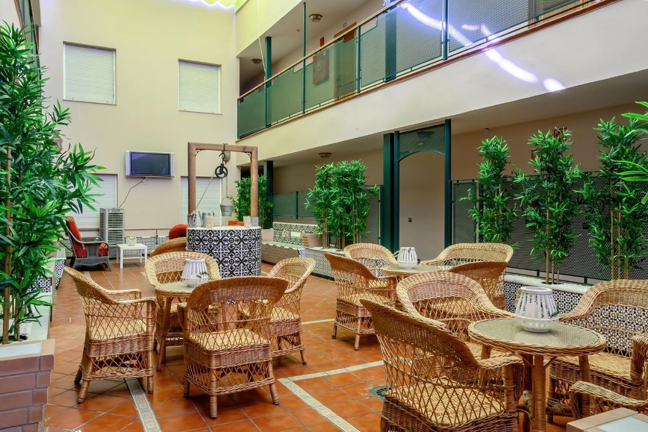 Hotel H28 Камас Екстер'єр фото